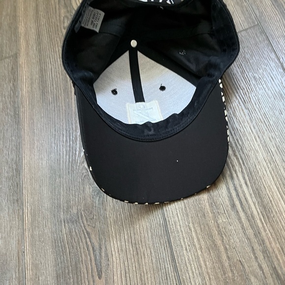 Izod Black and White Cap - Picture 7 of 9